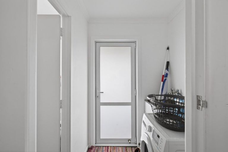 Photo of property in 8 Simons Street, Moturoa, New Plymouth, 4310