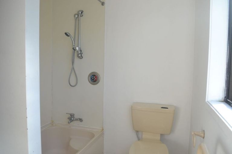 Photo of property in 1/52 Guadeloupe Crescent, Grenada Village, Wellington, 6037