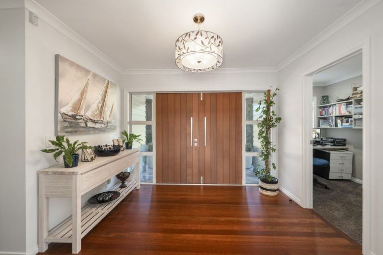 Photo of property in 18 Peregrine Place, Kinloch, Taupo, 3377