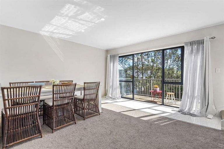 Photo of property in 1/5 John Jennings Drive, Oteha, Auckland, 0632