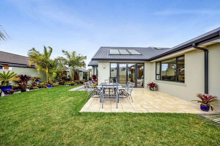 Photo of property in 19 Dolphin Parade, Bell Block, New Plymouth, 4312