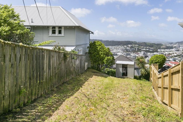 Photo of property in 112 Kelburn Parade, Kelburn, Wellington, 6012