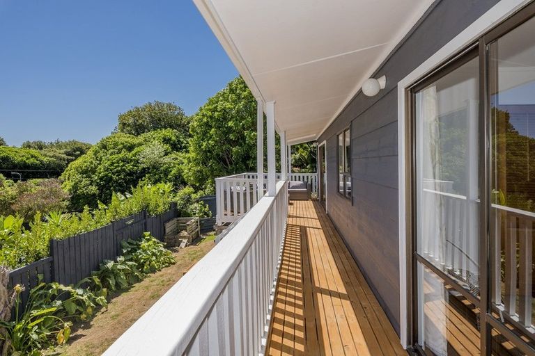 Photo of property in 5 Amokura Street, Waikanae, 5036