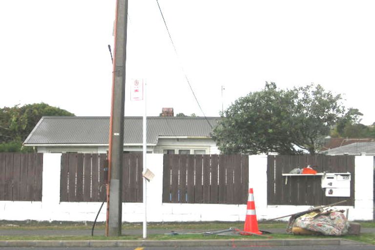 Photo of property in 42 Titirangi Road, New Lynn, Auckland, 0600