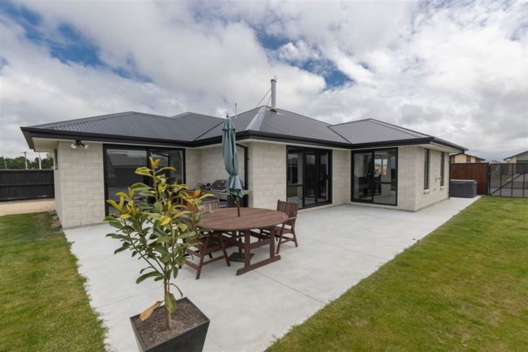 Photo of property in 6 Rosewood Drive, Amberley, 7410