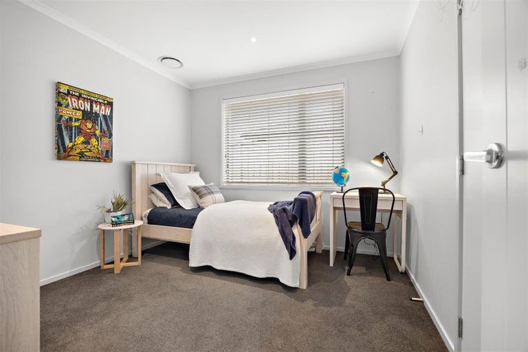 Photo of property in 24 Sir Lincoln Drive, Kumeu, 0810