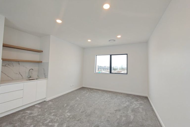 Photo of property in 1 Pukeko Road, Hobsonville, Auckland, 0616