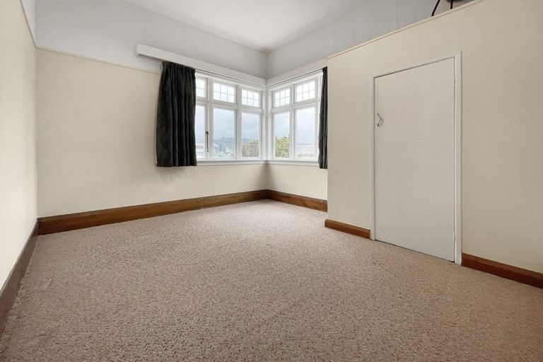 Photo of property in 8 Rixon Grove, Mount Victoria, Wellington, 6011