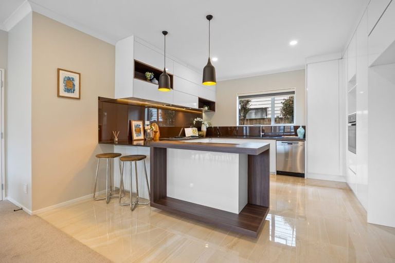 Photo of property in 1 Creggan Crescent, Flat Bush, Auckland, 2019