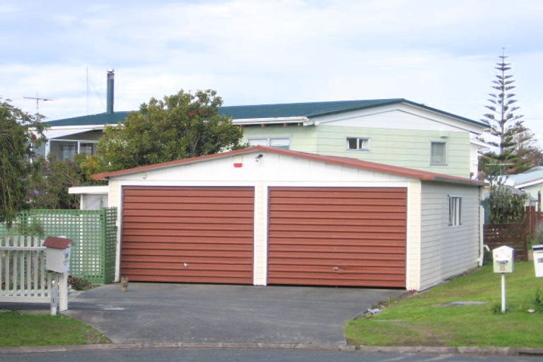 Photo of property in 21 Ngatira Place, Snells Beach, 0920