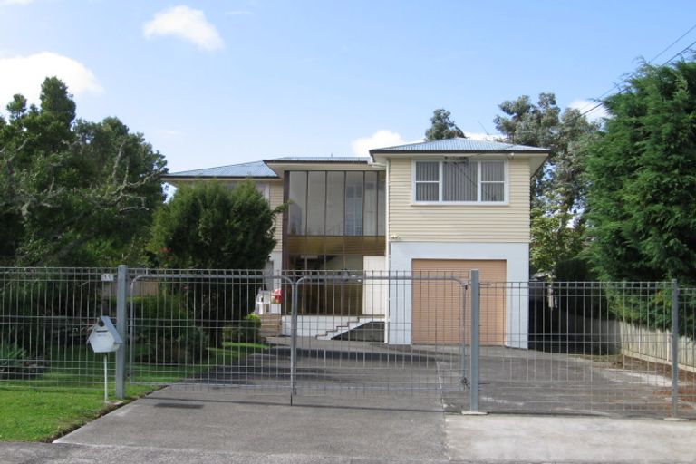Photo of property in 11 Preston Avenue, Henderson, Auckland, 0610