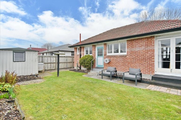 Photo of property in 2/21 Dunedin Street, Redwood, Christchurch, 8051