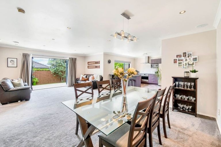 Photo of property in 51 Sapperton Drive, Henderson, Auckland, 0612