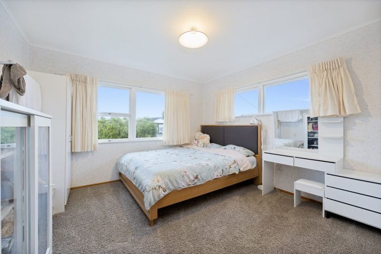 Photo of property in 175 Waimumu Road, Massey, Auckland, 0614