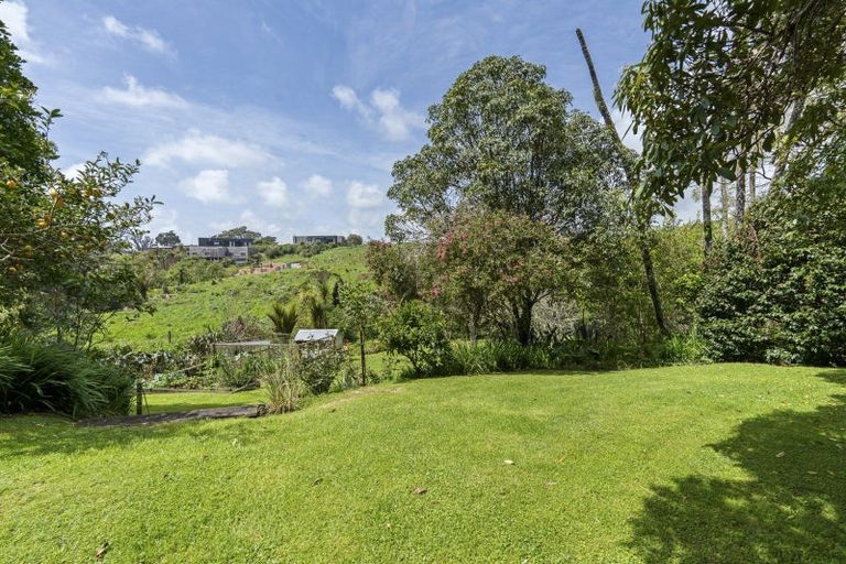 Photo of property in 15 Linda Street, Oakura, 4314