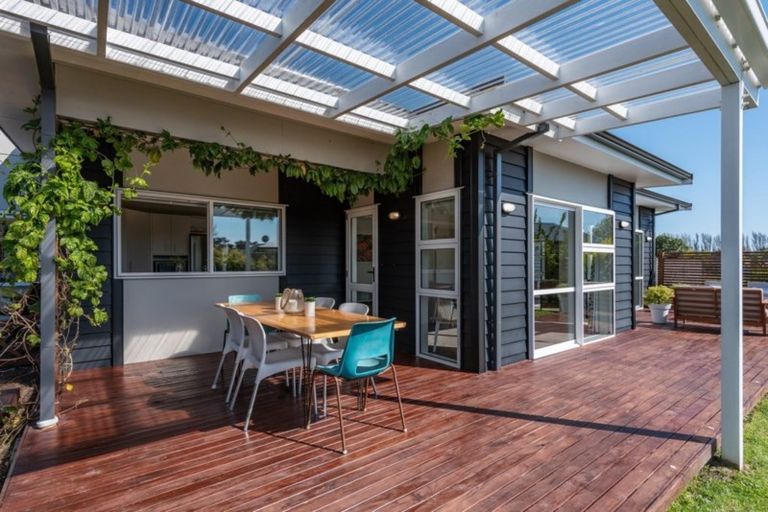 Photo of property in 10 Sue Avenue, Otaki, 5512