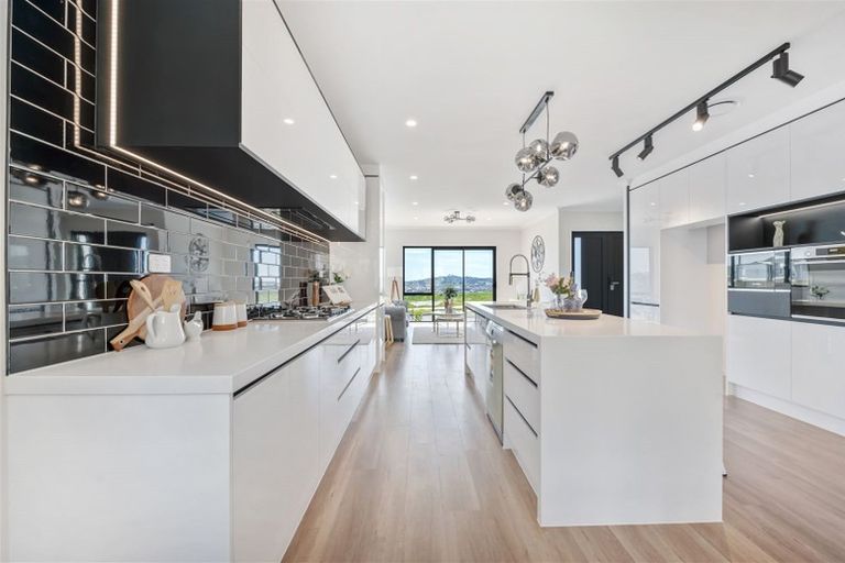 Photo of property in 3 Elevation Street, Flat Bush, Auckland, 2019