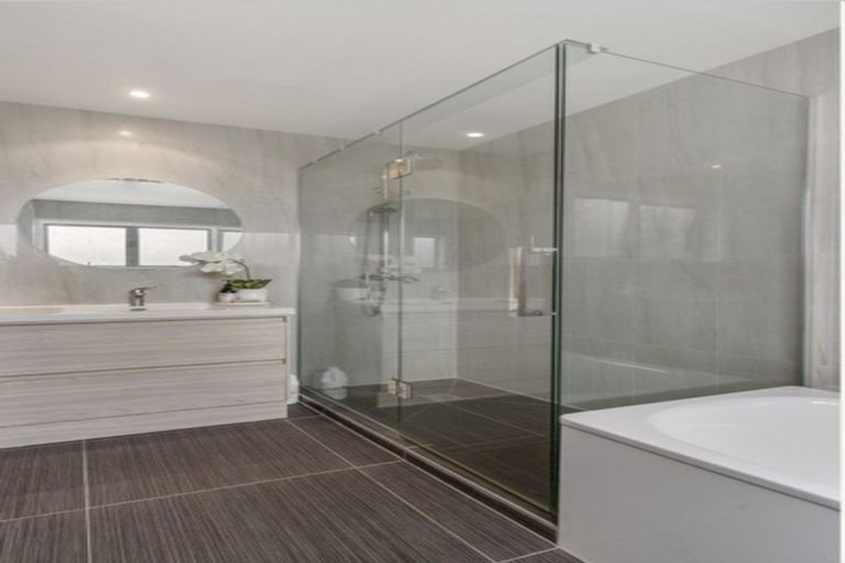 Photo of property in 4 Baronie Court, Half Moon Bay, Auckland, 2012