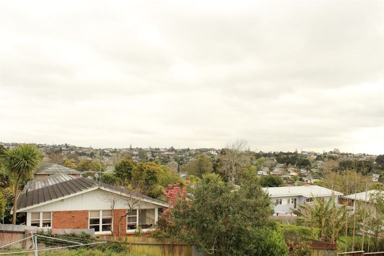 Photo of property in 61 Ocean View Road, Hillcrest, Auckland, 0627