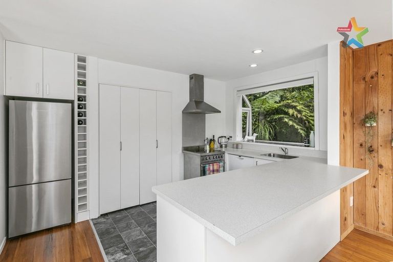 Photo of property in 21a Walnut Way, Maungaraki, Lower Hutt, 5010