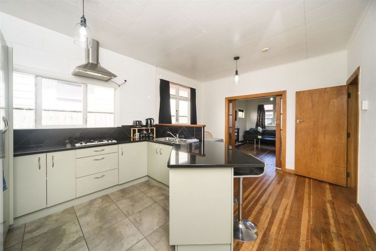 Photo of property in 15 Waldegrave Street, Palmerston North, 4410