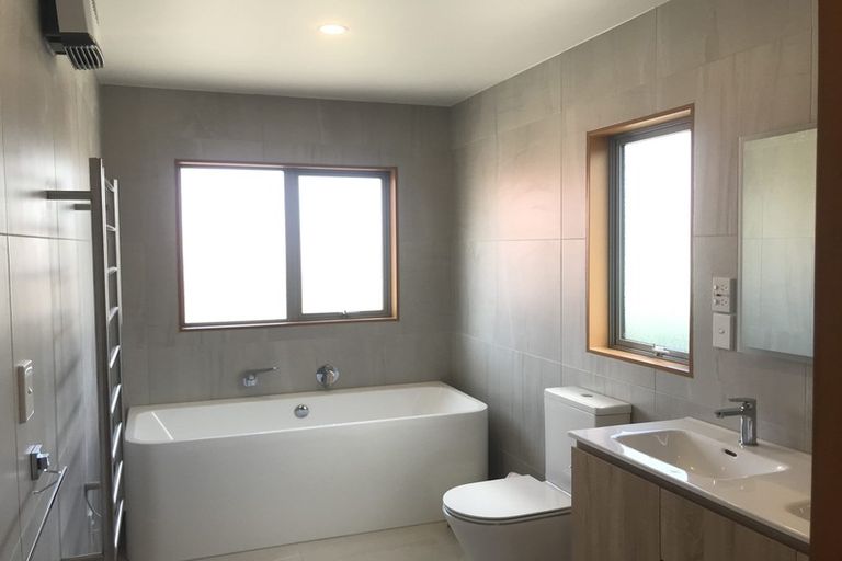 Photo of property in 3/2 East Coast Road, Milford, Auckland, 0620