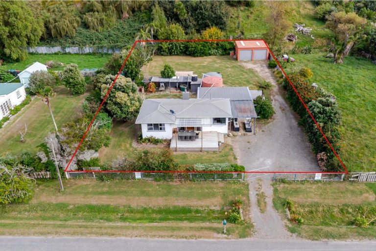 Photo of property in 40 Seaview Road, Herbertville, Dannevirke, 4970