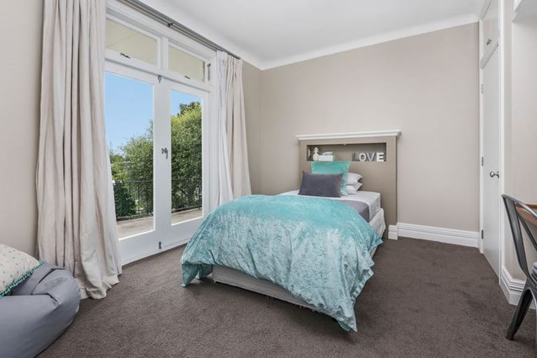 Photo of property in 19 Montgomery Crescent, Cockle Bay, Auckland, 2014