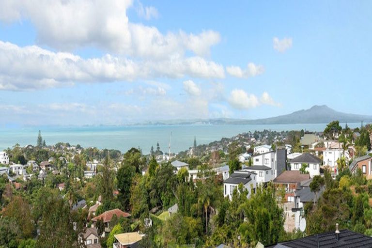 Photo of property in 3/433a East Coast Road, Mairangi Bay, Auckland, 0630