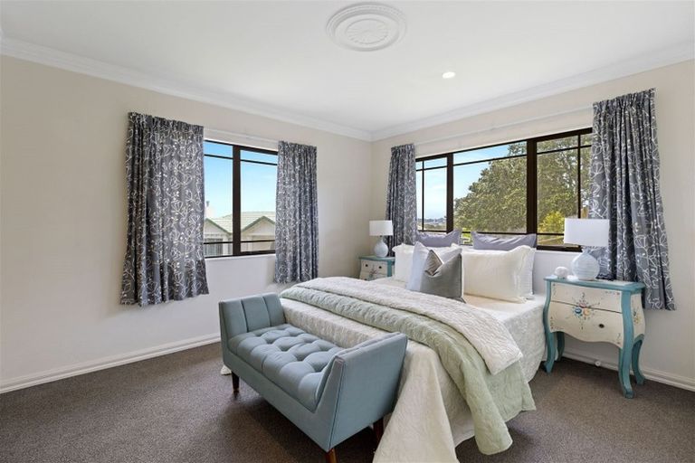 Photo of property in 33 Cricklade Terrace, Windsor Park, Auckland, 0632