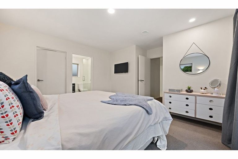 Photo of property in 15 Little Oaks Drive, Yaldhurst, Christchurch, 8042