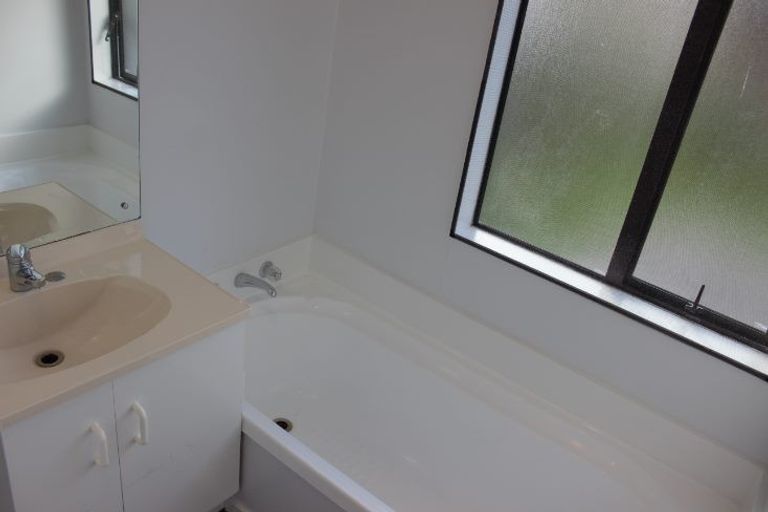 Photo of property in 6 Tokay Place, Huapai, Kumeu, 0810