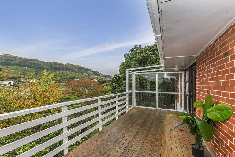 Photo of property in 15 Handyside Street, Tawa, Wellington, 5028