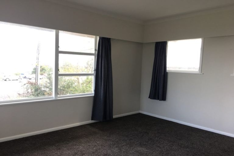 Photo of property in 459 East Coast Road, Murrays Bay, Auckland, 0630