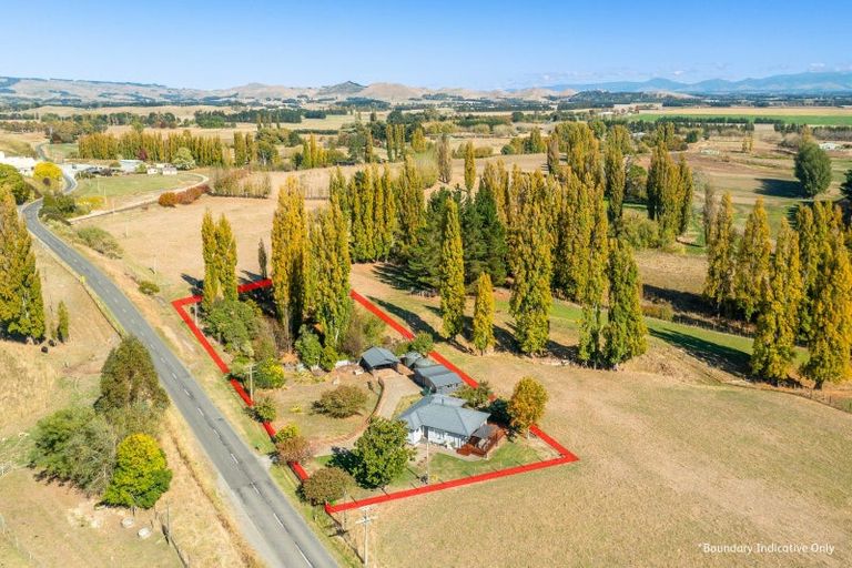 Photo of property in 472 Maharakeke Road, Waipukurau, 4281