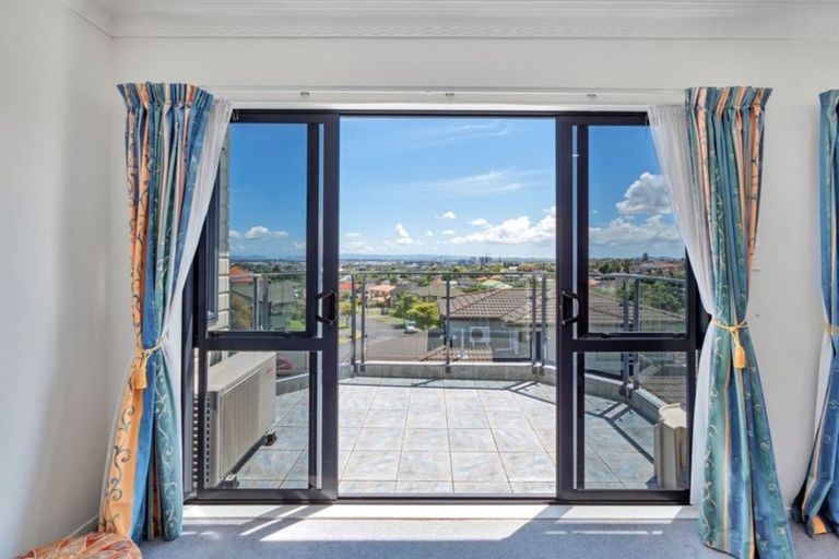 Photo of property in 2 Alcove Place, Totara Heights, Auckland, 2105