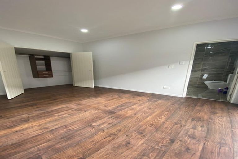 Photo of property in 8 Black Beech Crescent, Takanini, 2110