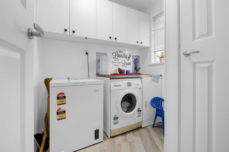 Photo of property in 104 Collins Road, Melville, Hamilton, 3206