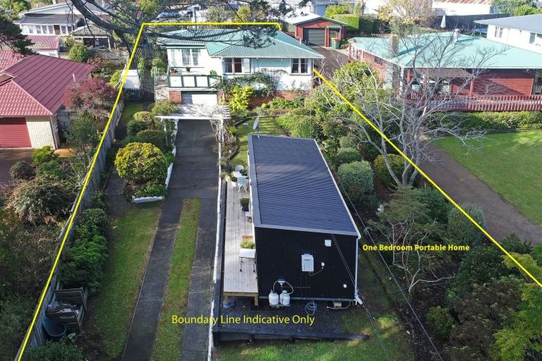 Photo of property in 137 Flanshaw Road, Te Atatu South, Auckland, 0610