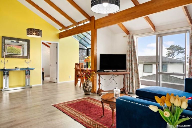 Photo of property in 195 West Harbour Drive, West Harbour, Auckland, 0618