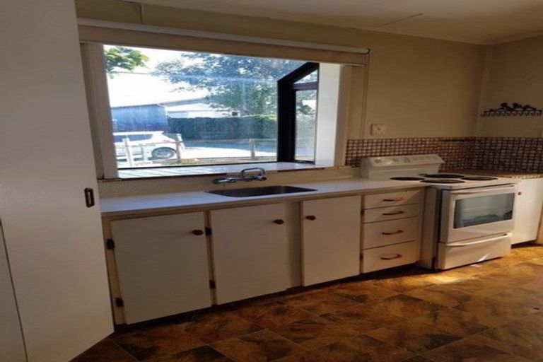 Photo of property in 12 Avenue Road, West End, Timaru, 7910