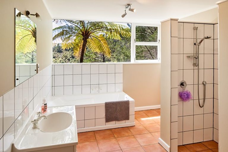 Photo of property in 570 Stokes Valley Road, Stokes Valley, Lower Hutt, 5019