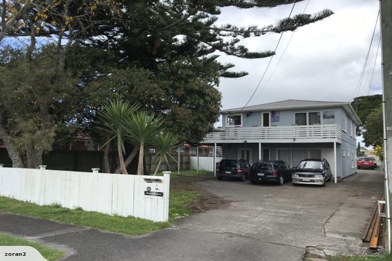 Photo of property in 14 Yeovil Road, Te Atatu Peninsula, Auckland, 0610