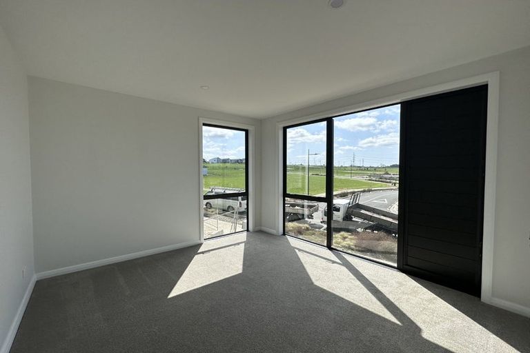 Photo of property in 3 Seagreen Avenue, Rosehill, Papakura, 2113