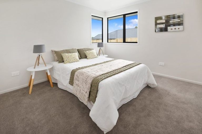 Photo of property in 67 Twin Parks Rise, Papakura, 2110