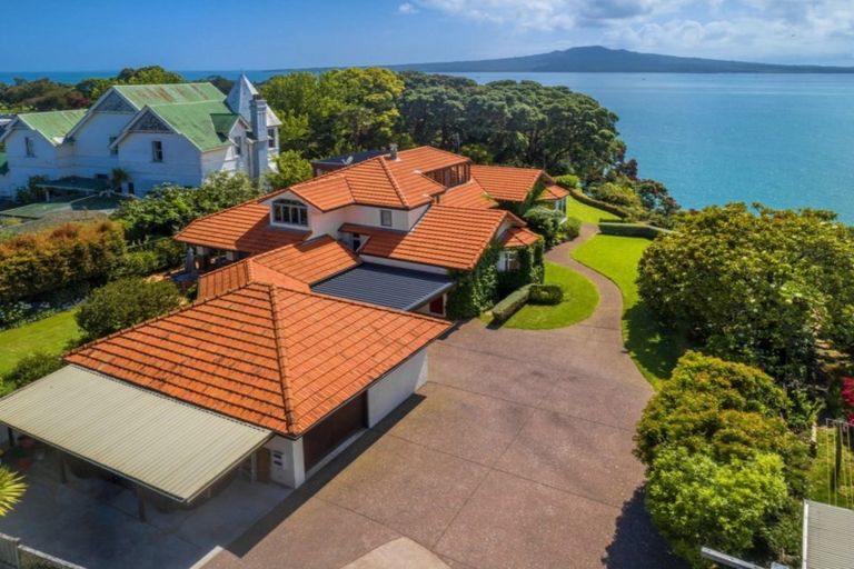 Photo of property in 122 Vauxhall Road, Narrow Neck, Auckland, 0624