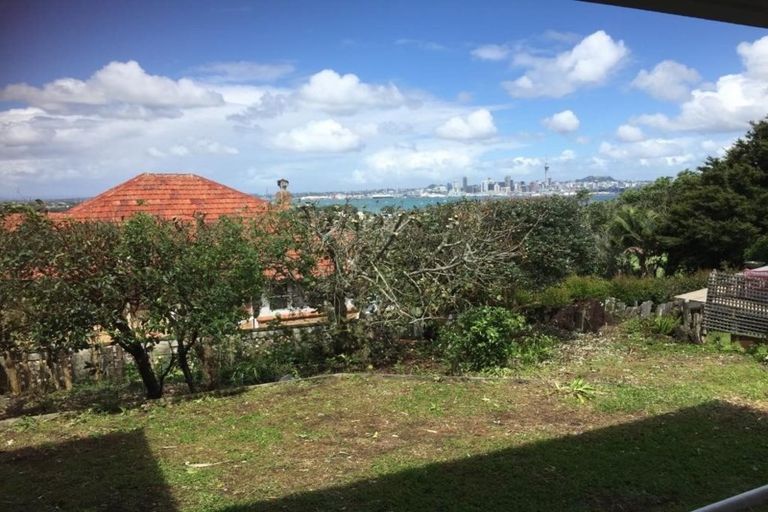 Photo of property in 6 Sampson Lane, Northcote, Auckland, 0627