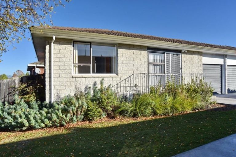 Photo of property in 1/5 James Condon Place, Redwood, Christchurch, 8051