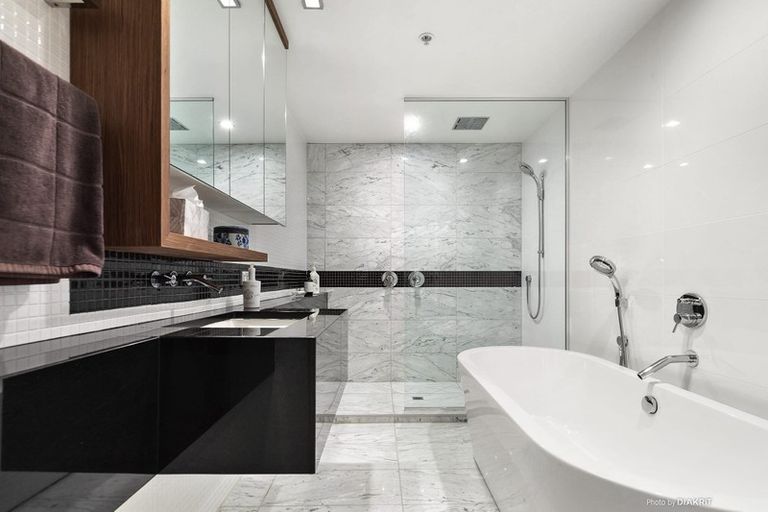 Photo of property in 1w/150 Oriental Parade, Oriental Bay, Wellington, 6011