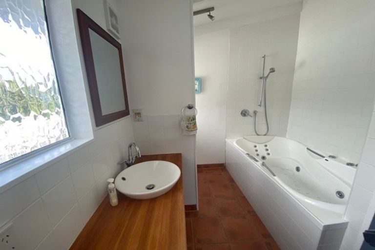 Photo of property in 104 Field Way, Waikanae Beach, Waikanae, 5036